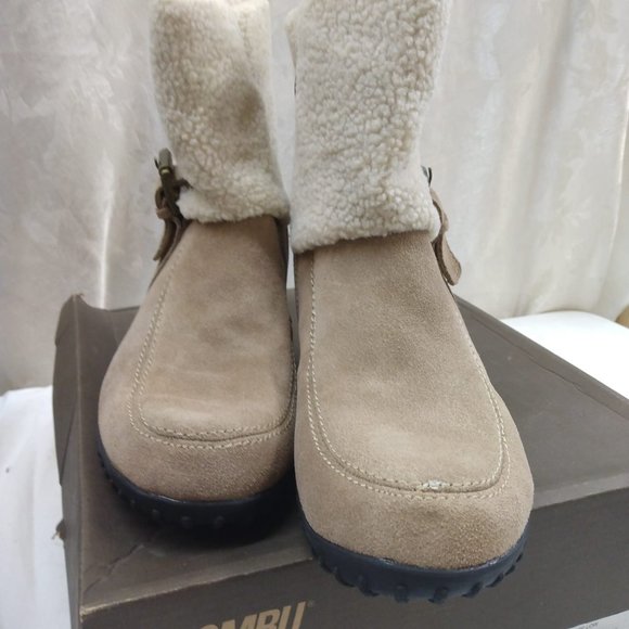 NIB Size 9M Khombu Beige Moon Dance Low Leather Ankle Boots - Picture 3 of 8